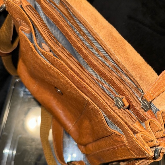 Tan Messenger Bag with Sleek Design and Versatility - Picture 15 of 16